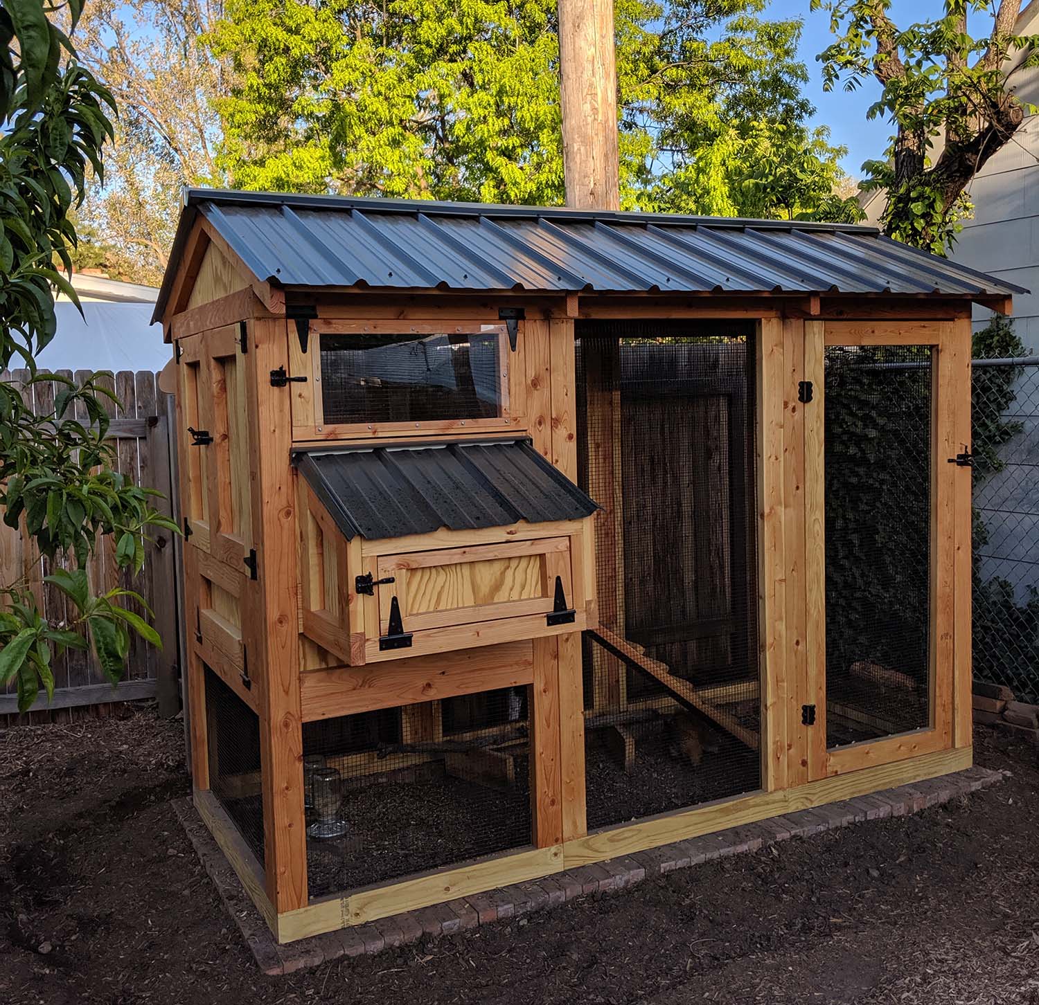 4′ x 9′ California Coop with 3′ x 4′ henhouse with black roof & hardware in Boise, Idaho
