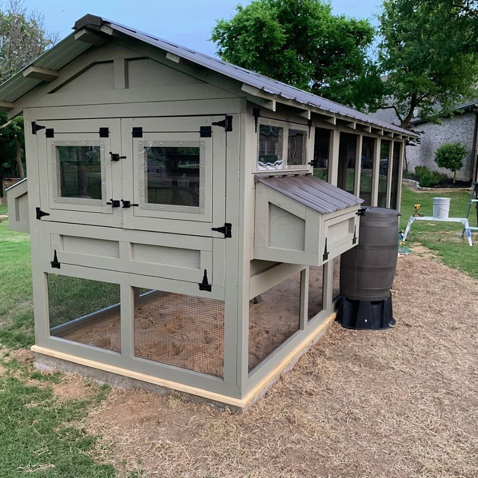 6’x18′ American Coop in Texas with poultry water system